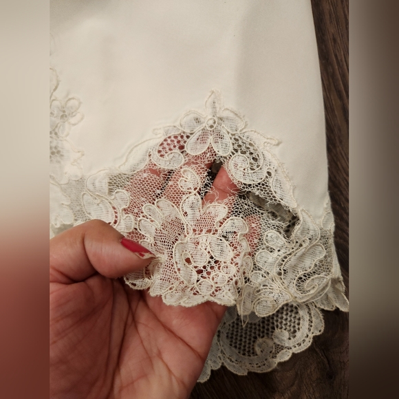 Vintage Wedding Dress with 3/4 Sleeves and Matching Cape - Picture 13 of 13